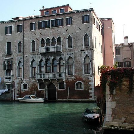 At Home A Palazzo Venedig Exteriör bild