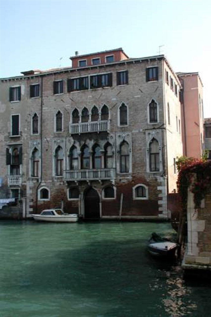 At Home A Palazzo Venedig Exteriör bild