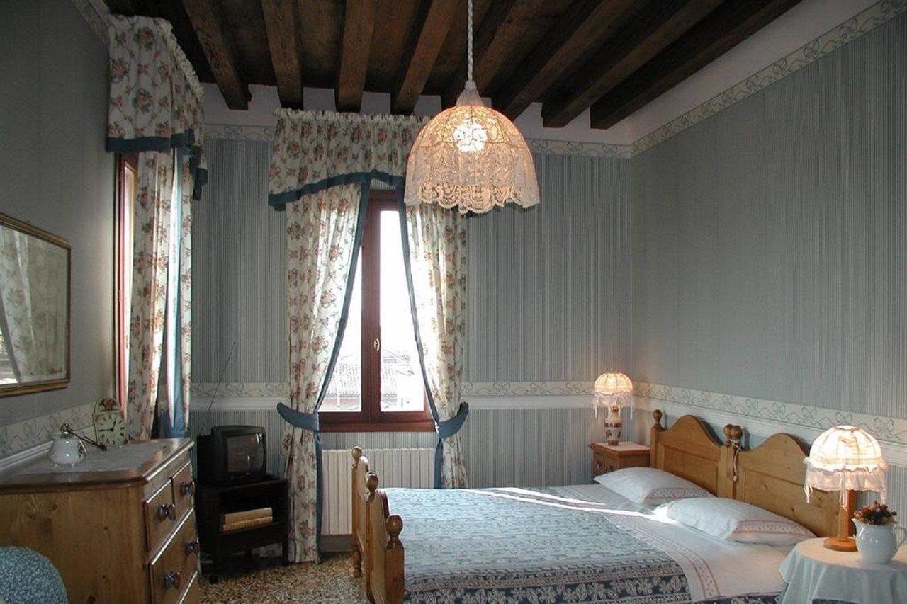 At Home A Palazzo Venedig Exteriör bild